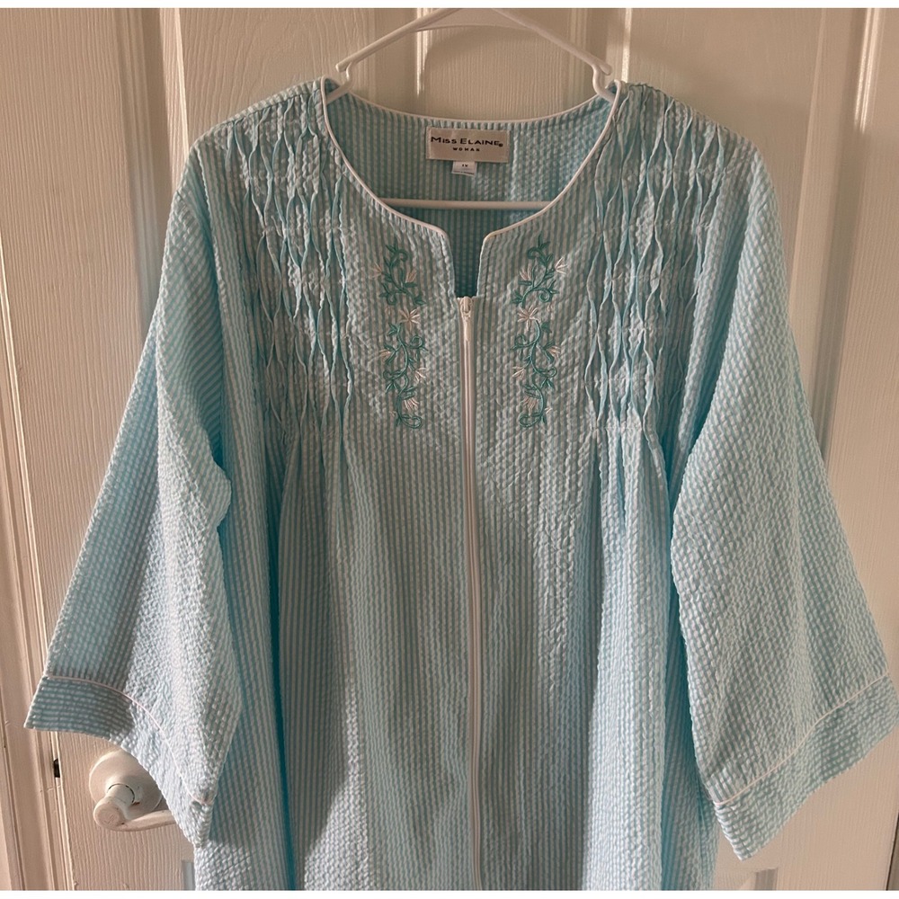 Miss Elaine Woman Seersucker Robe 1X Blue White Striped Zip Front Smocked Floral